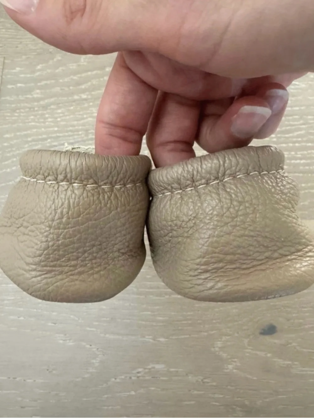 Freshly Picked Baby Moccasins in Light Taupe size 2 leather euc